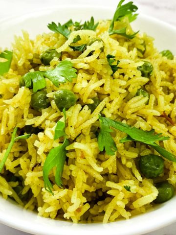 Bowl with peas pulao curried rice with green peas - by Caramel and Spice