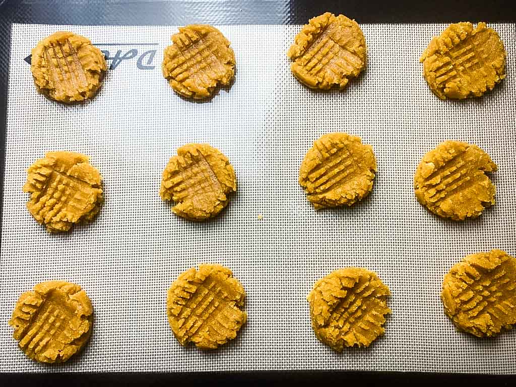 peanut butter keto cookies 