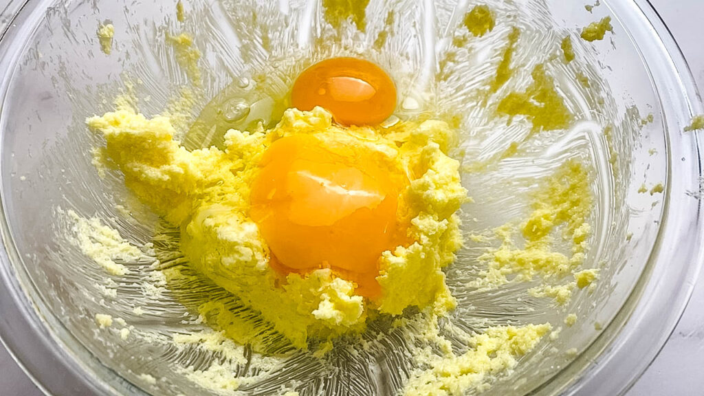 vanilla extract and eggs