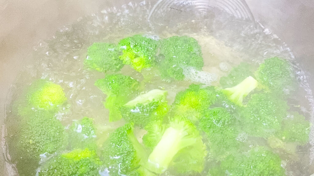 How to blanch broccoli for freezing 