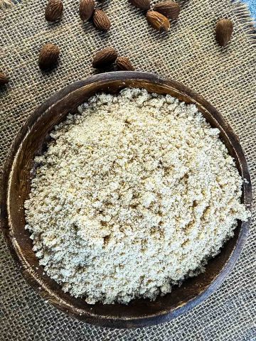 Almond breadcrumbs in a bowl.